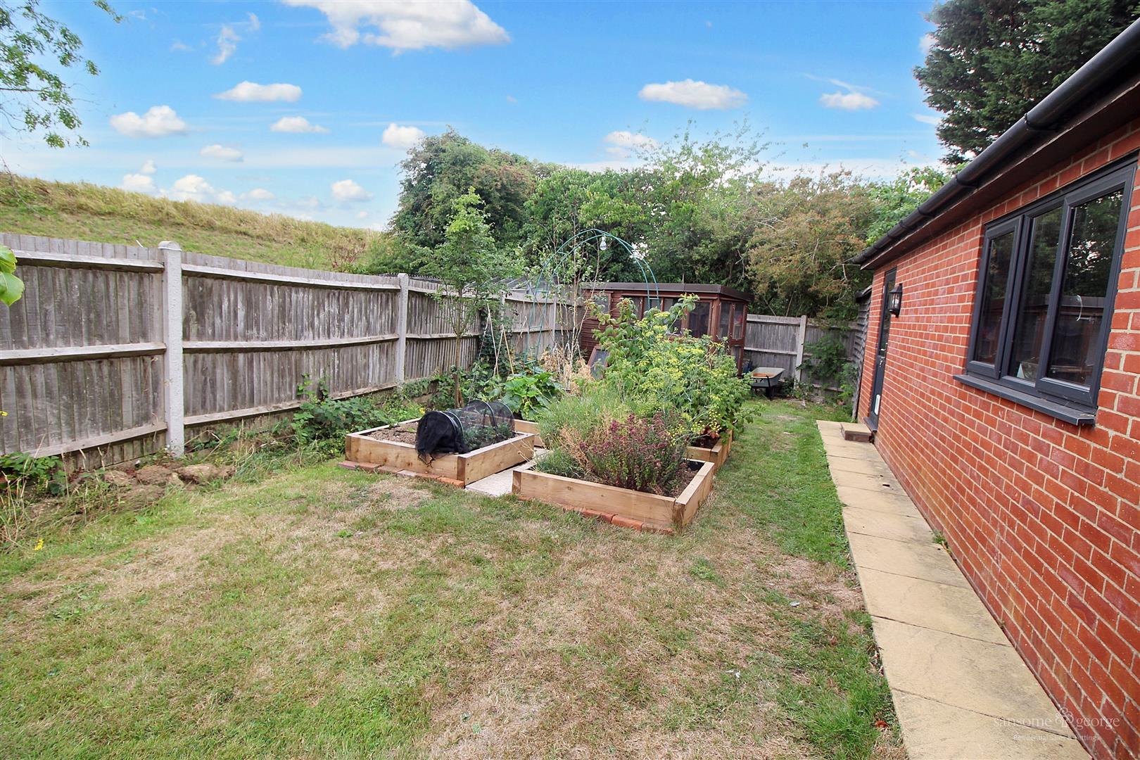 Glenwood Drive, Tilehurst, Reading
